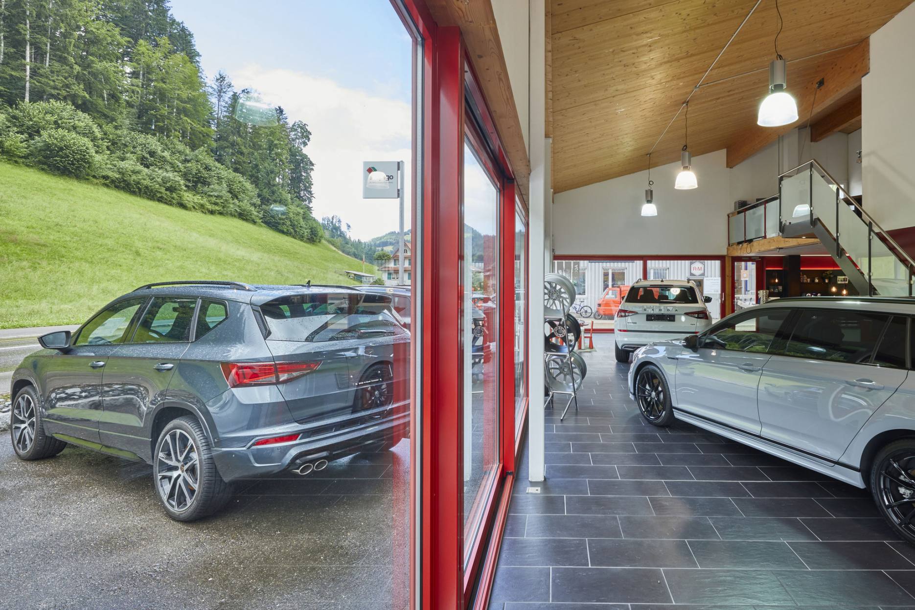 Garage Kuenzli Innen Aussen Autos